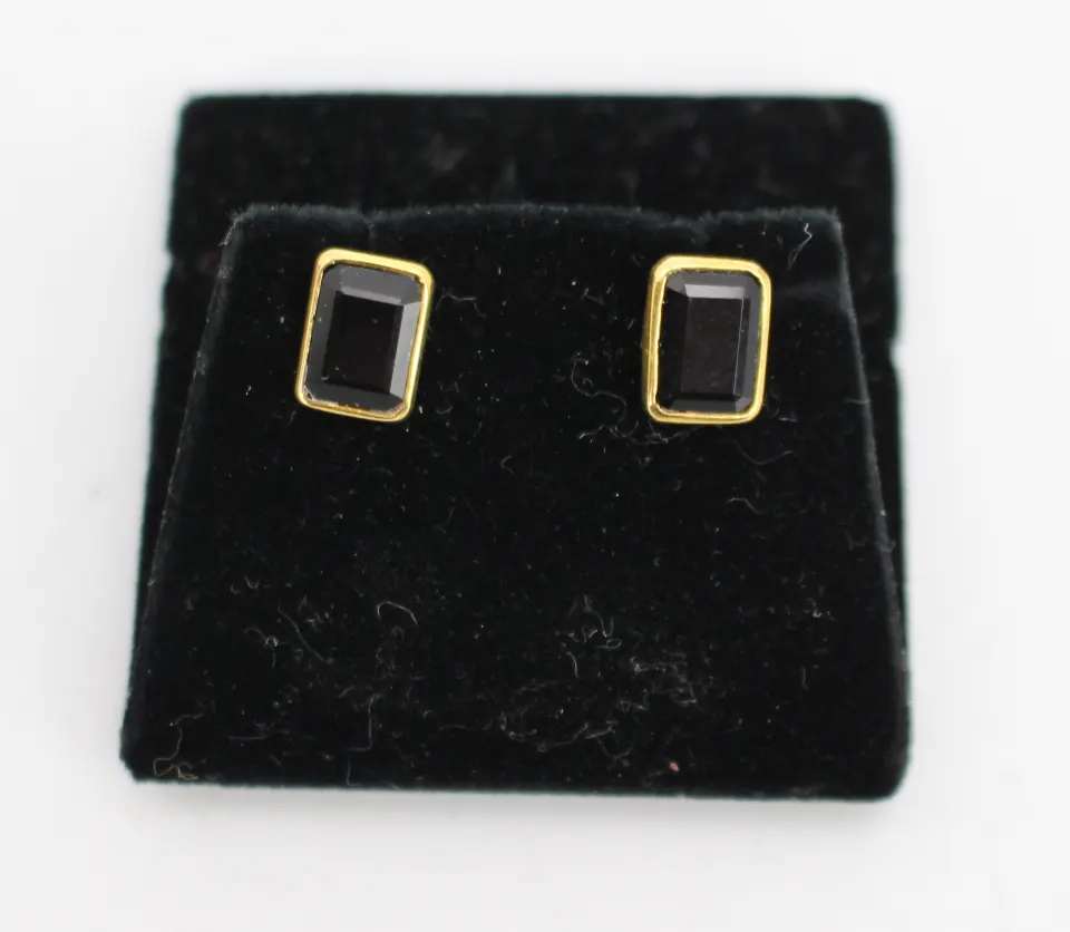 Pair of Vintage 9ct Gold Jet Ear Studs