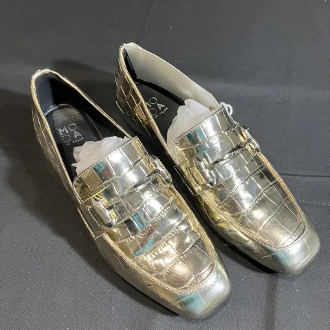 Moda in Pelle Gold shoes worn by Amanda Donohoe