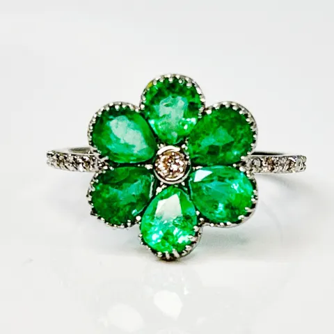 Beautiful Natural Emerald Ring With Natural Diamonds  & Platinum 950