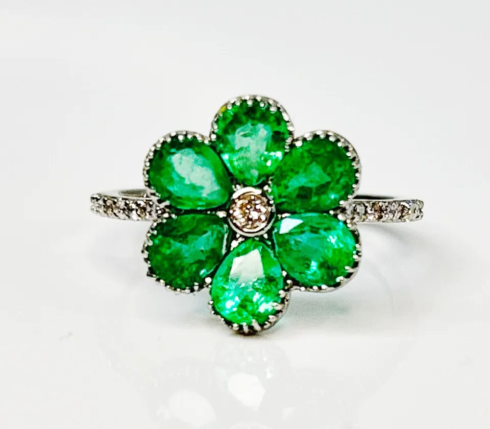 Beautiful Natural Emerald Ring With Natural Diamonds  & Platinum 950