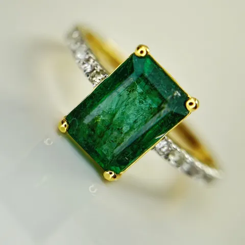 Beautiful Natural Emerald 2.41 CT With Natural Diamonds & 18k Gold