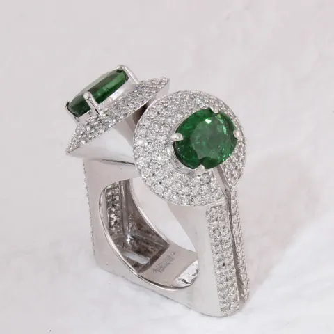 14 K / 585 White Gold Designer Tsavorite Garnet (GIA Certified) & Diamond Ring