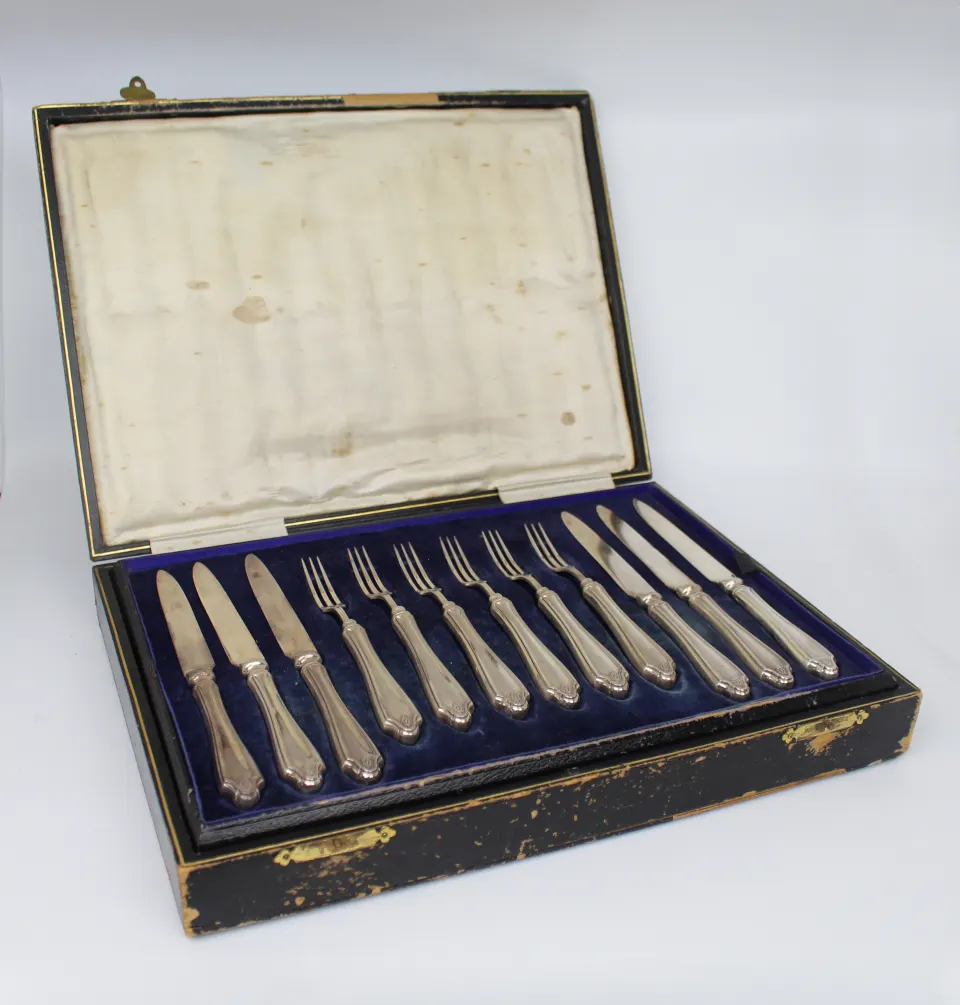Antique Cased Silver Knives & Forks