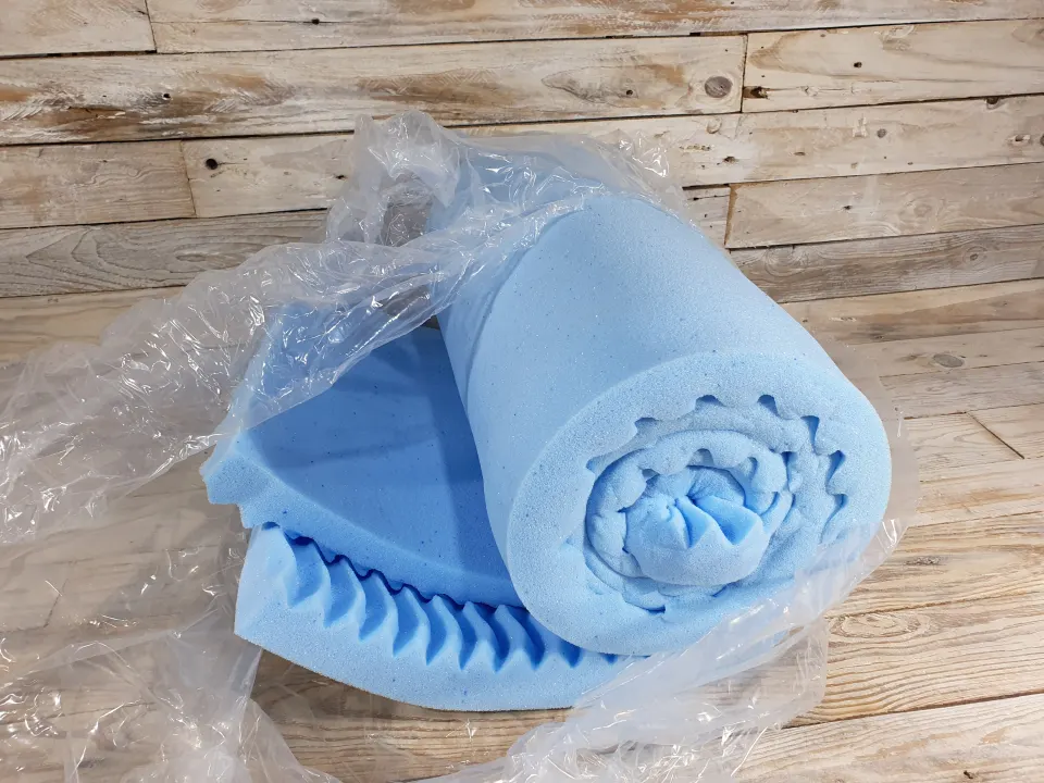 Lucid Zoned Gel Top Foam Mattress. Size 2m x 90cm x 5cm thick. (Open but never unrolled)  Rrp £60