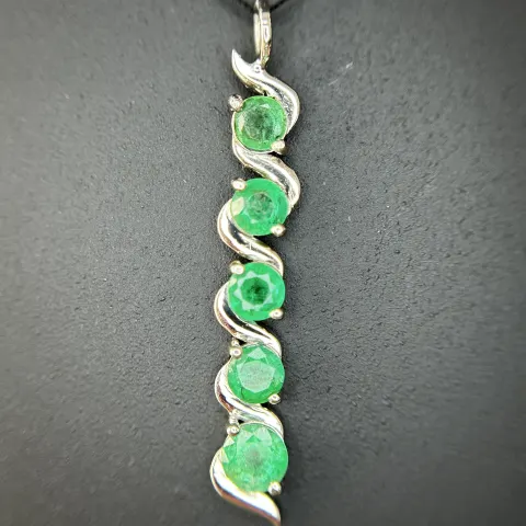 Beautiful 1.17ct Natural Emerald Pendant With Platinum 950