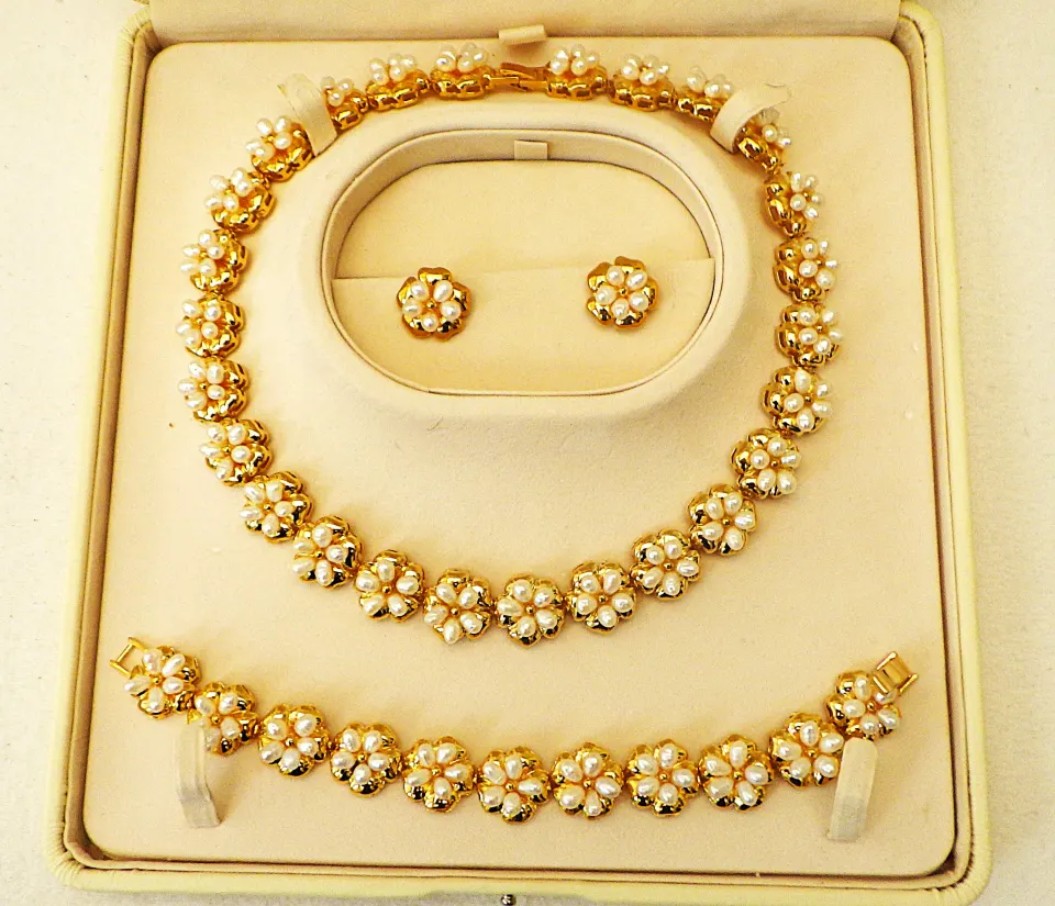 Vintage Necklace, Bracelet & Earrings Set With Clusters of Natural White Pearls In Original Box.