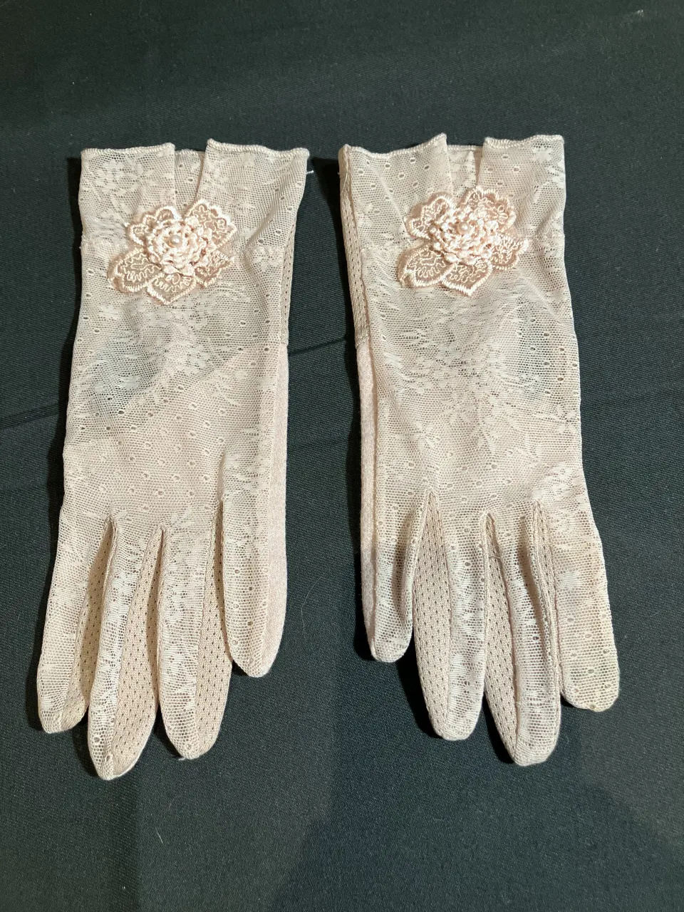 Lace gloves worn by Vanessa Hudgens