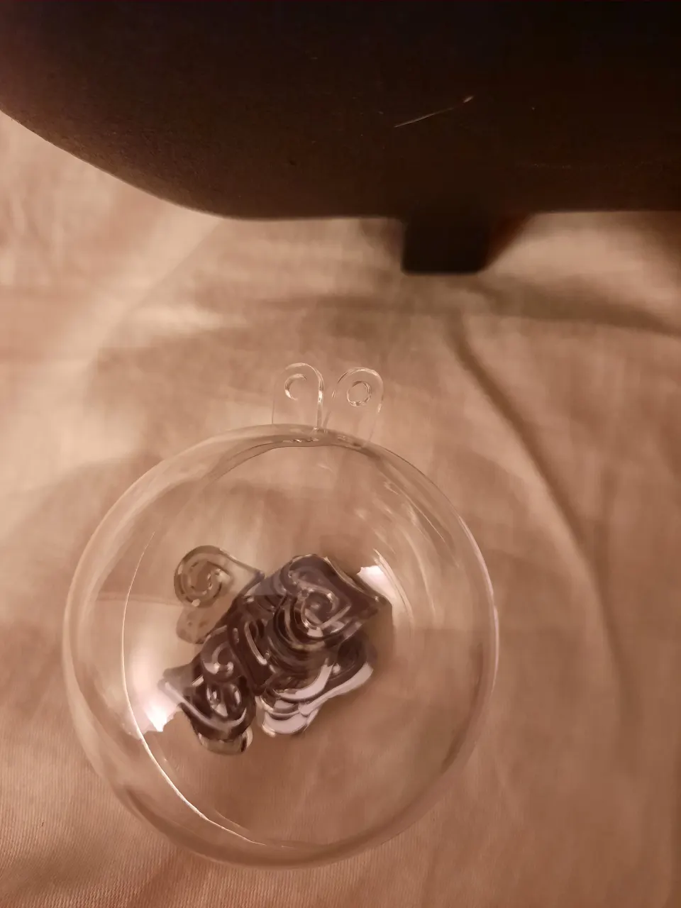 Plastic reusable round baubles x 100.   Fillable