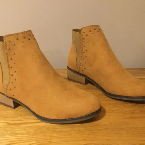 Dolcis “Wendy” Low Heel Ankle Boots, Size 3, Tan - New RRP £45.99