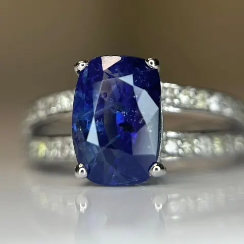 Beautiful 3.16 CT Natural Ceylon Cornflour Blue Sapphire  Diamonds & 18k Gold