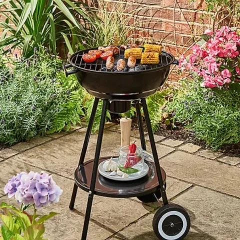 (127/6D) Lot RRP £105. 3x Expert Grill 43cm Kettle BBQ RRP £35 Each. Steel & Plastic Construction.