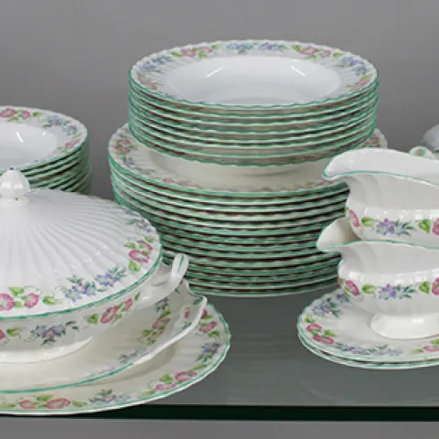 Royal Worcester English Garden 12 Place Dinner Service
