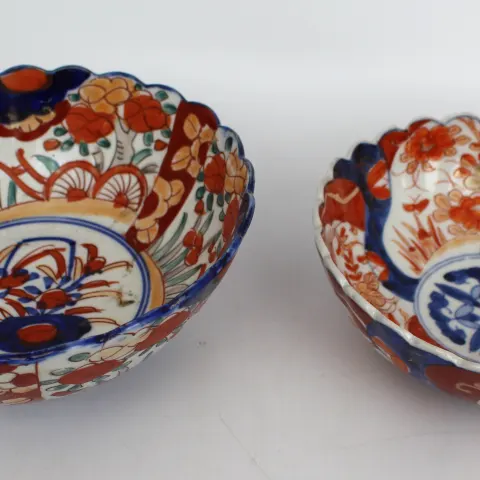 Pair of Japanese Imari Scalloped Bowls – Circa 1900
