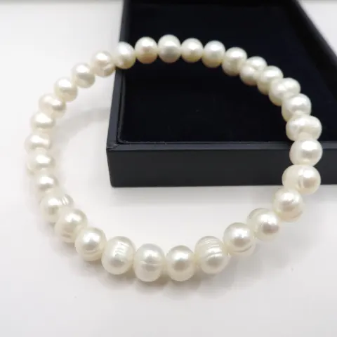 Cultured Pearl Bracelet New With Gift Pouch