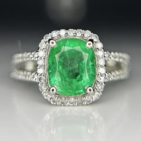 Beautiful 1.64 ct Natural Emerald With Natural Diamonds & 18k Gold