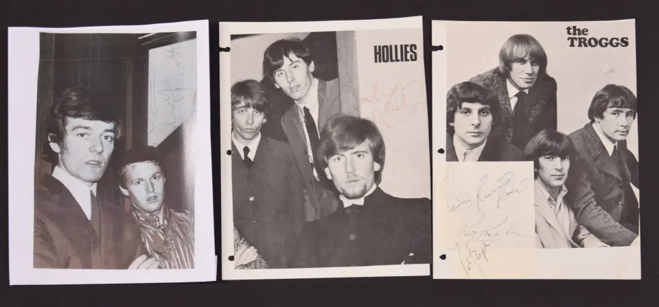 THE HOLLIES & THE TROGGS Original signature presentation