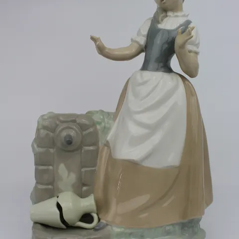 Nao by Lladro Figurine