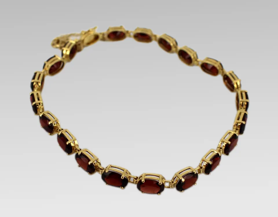 Elegant Vintage Garnet 14ct Gold Bracelet