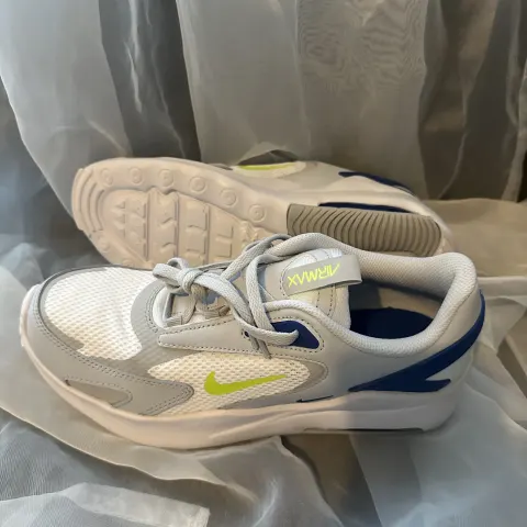 Nike Air Max Bolt Running Shoes Size UK 6