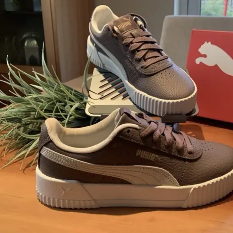 Puma Carina Lux L Trainers – Raisin/Feather Grey/Gold – UK 4 rare