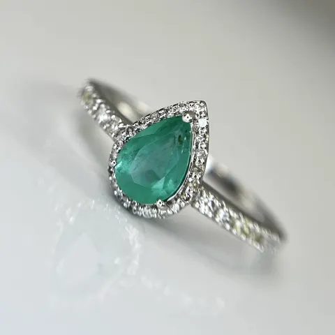 Beautiful Natural Emerald 0.68 CT With Natural Diamonds & 18k Gold