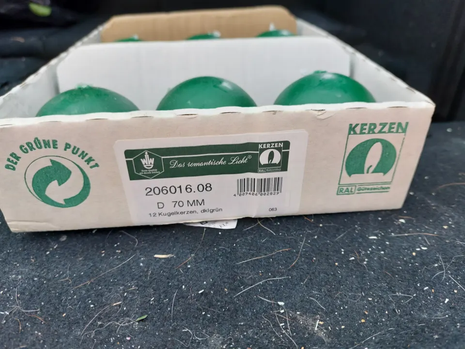 12 green ball candles.