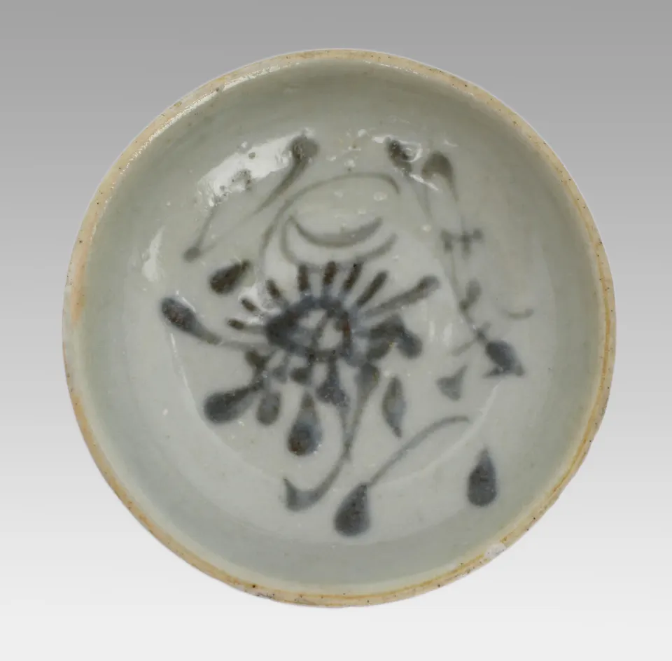 Small Korean Buncheong Brushwork Dish, Joseon Dynasty, 15th–16th Century