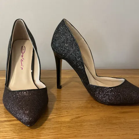 Dolcis “Shanelle” Ladies High Heel Court Shoes Size 5,  Black/Burgundy, New RRP £34.99