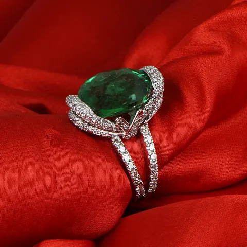 14 K / 585 White Gold Rare Large Tsavorite Garnet & Diamond Ring