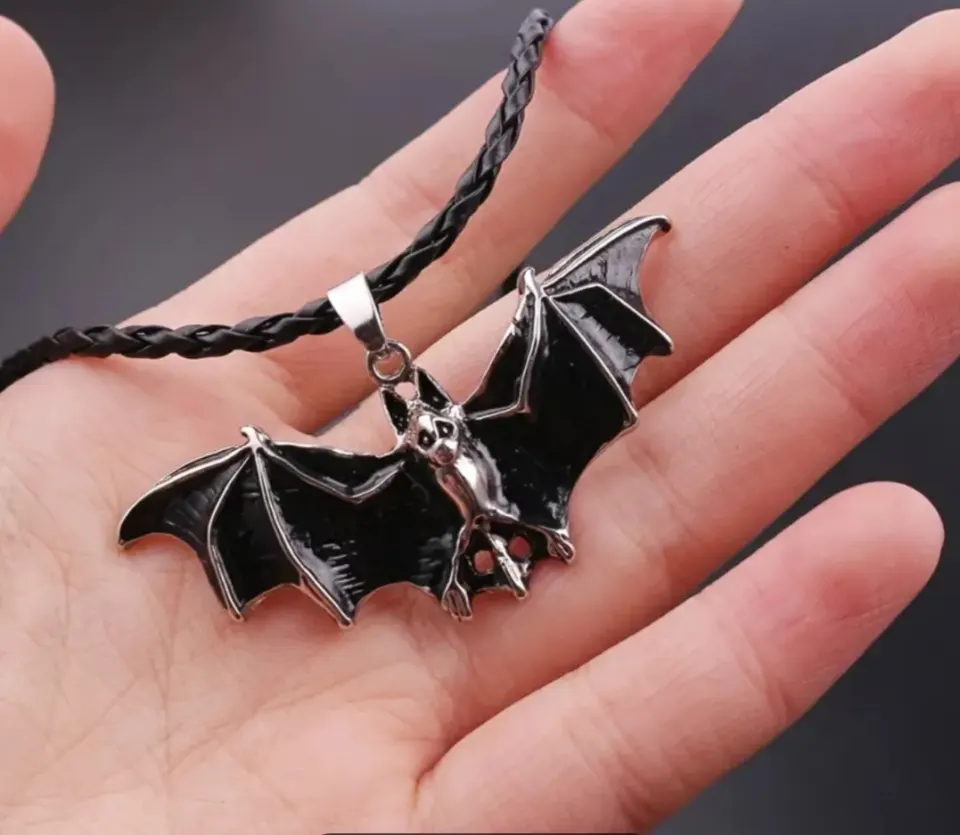New! Vintage Style Gothic Bat Shaped Pendant With Chain