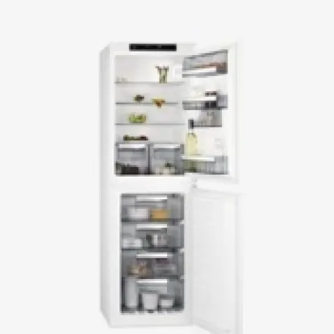 AEG 6000 SCE818F6NS Integrated 50/50 Fridge Freezer RI002999620 Goods are damaged Damaged front/side