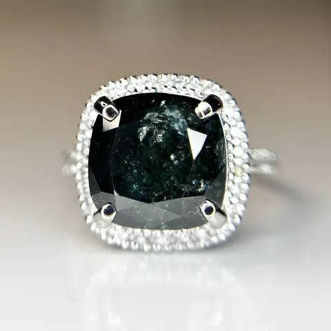 Beautiful 6.24ct Natural Solitaire Green Diamond & 18k Gold