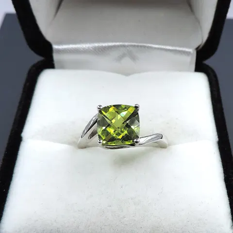 Sterling Silver 3 Carat Peridot Ring New With Gift Pouch