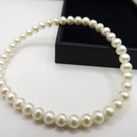 Cultured Pearl Expandable Bracelet New With Gift Pouch