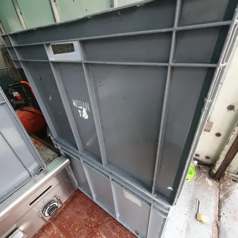 10 Heavy duty crates 1/4 pallet size