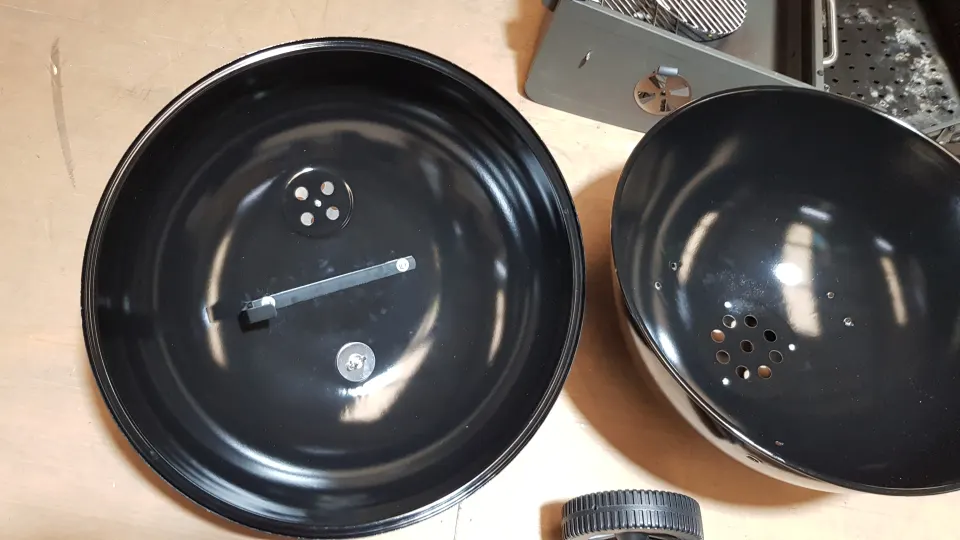 (218/Mez/P) Lot RRP £260. 2x BBQ. 1x Texas Franklin Charcoal BBQ RRP £180 (Used, Unsure If Complete