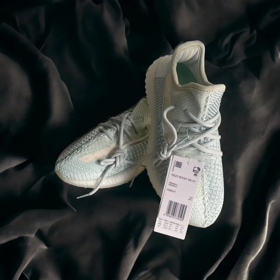 Yezee Boost 350 V2 (ex display not boxed)