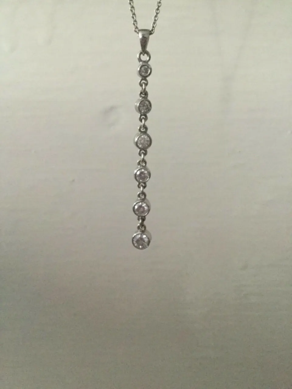 18ct White Gold Necklace with .80ct - 1.00ct approx VS1 Diamond Journey Pendant