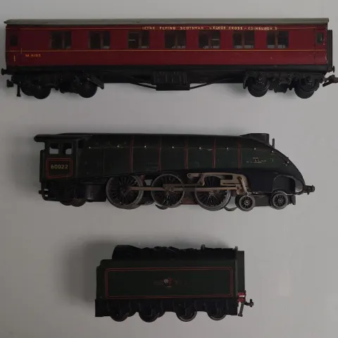 A very collectable Hornby Dublo 3211 Mallard 60022 engine and tender.