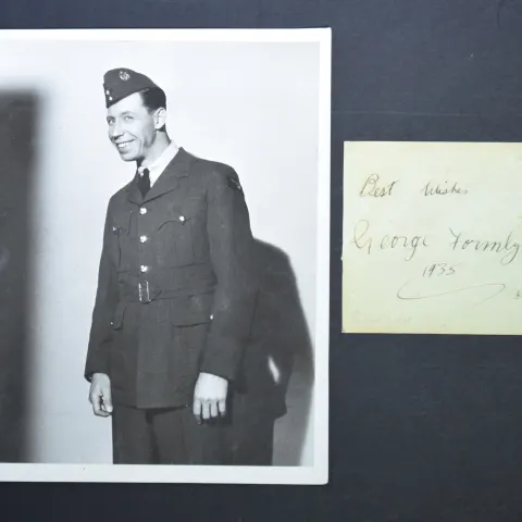 GEORGE FORMBY Original signature