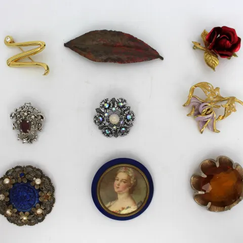 Set of 9 Vintage Brooches