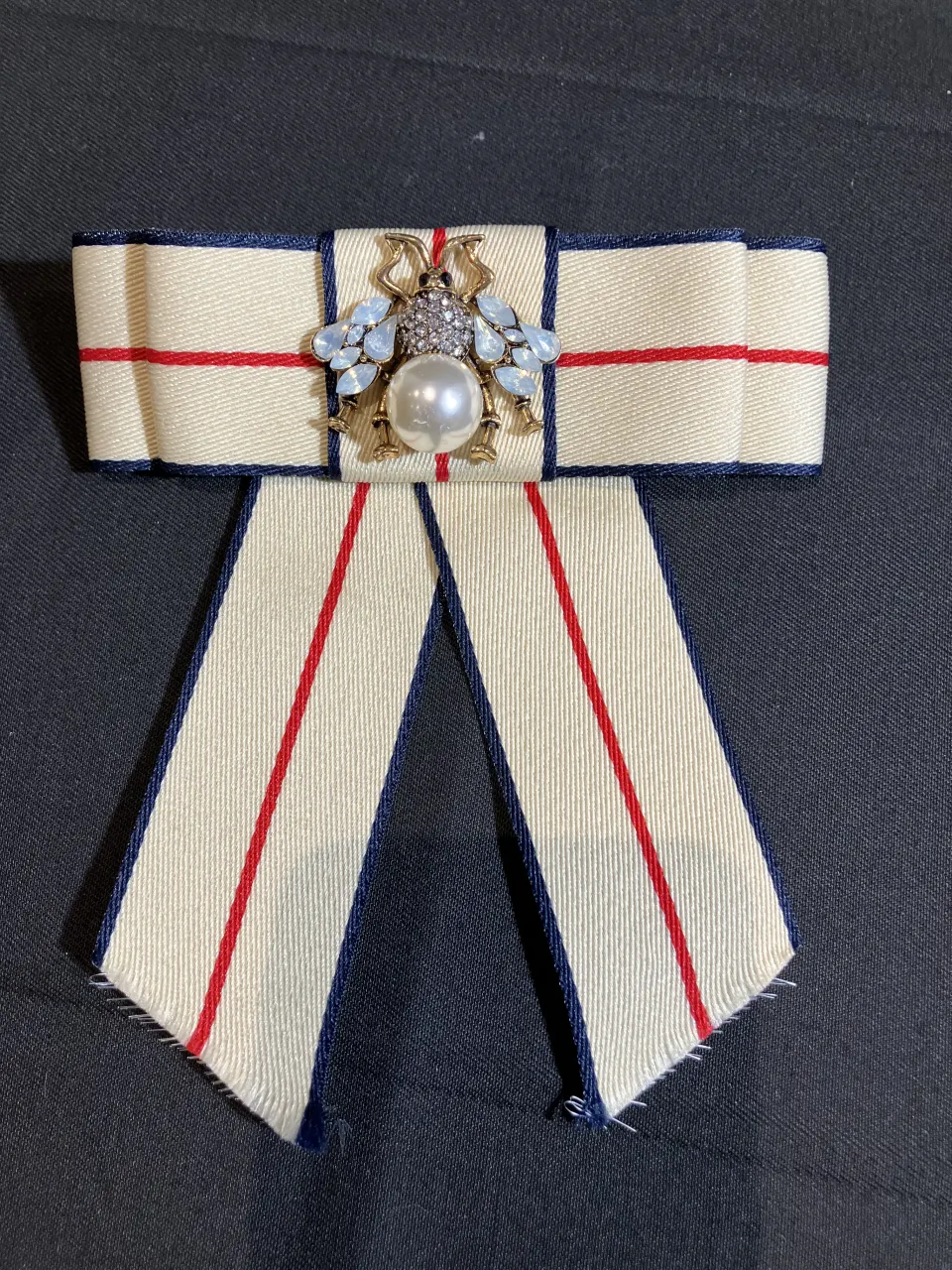 Ribbon and Brooch worn by Vanessa Hudgens