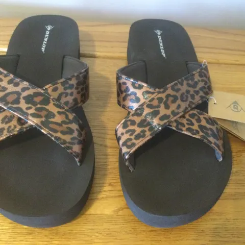 Dunlop “Leo” Ladies, Low Wedge , Flip Flop Sandals, Size 4, Chocolate Leopard - Brand New