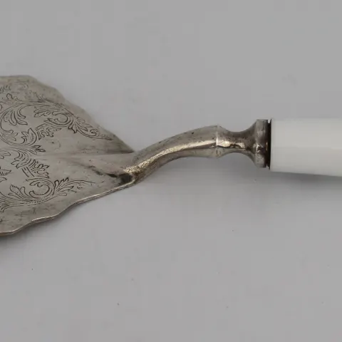 Royal Worcester Hop Pattern Cake Slice
