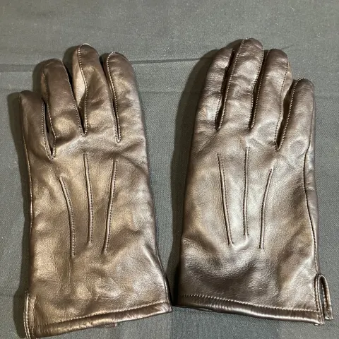 John Lewis Gloves worn by Ricky Norwood