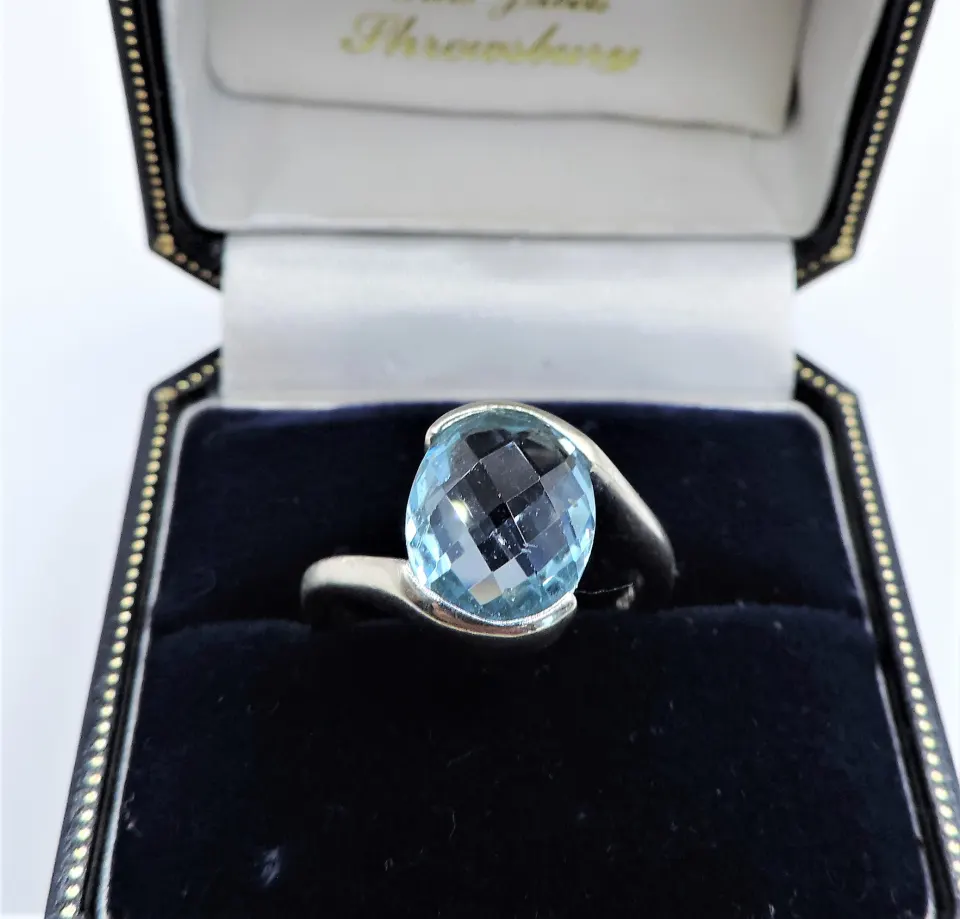 Blue Topaz Ring Sterling Silver 3.5 carats New with Gift Pouch