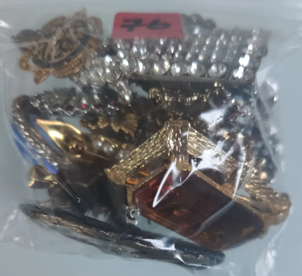 A collection of brooches etc in a bag. Approximately 254g.