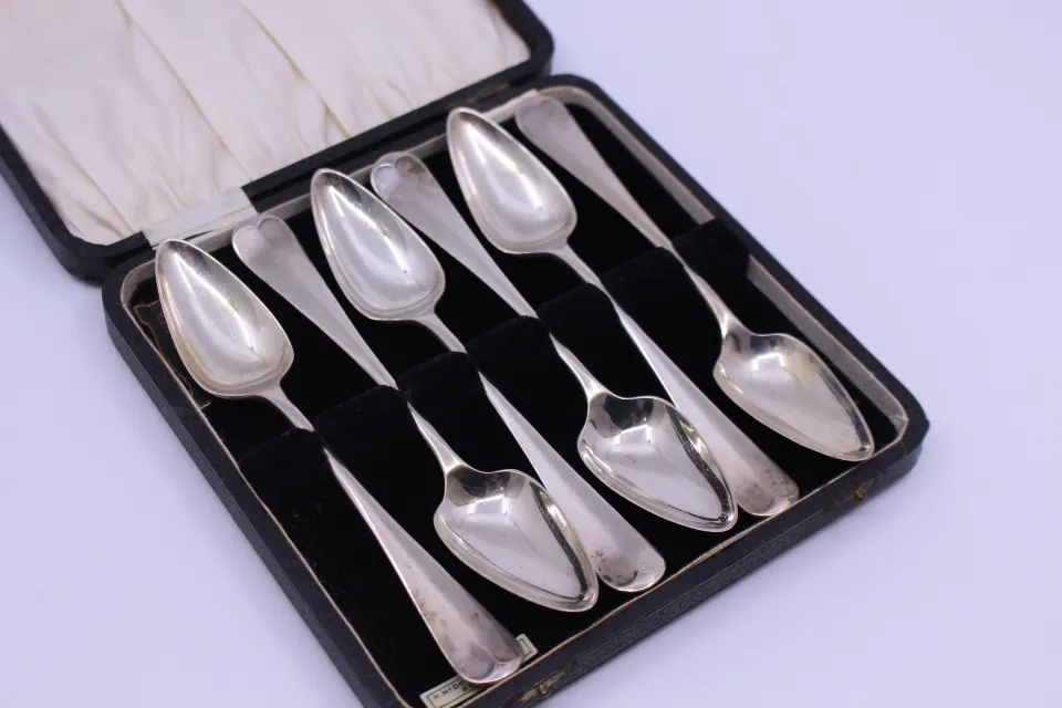 Cased Set of 6 Silver Spoons Sheffiled 1933
