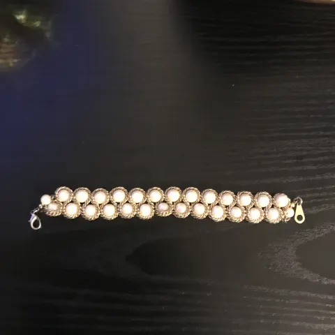 Faux Pearl Bracelet With Twisted Gold Tone Metal