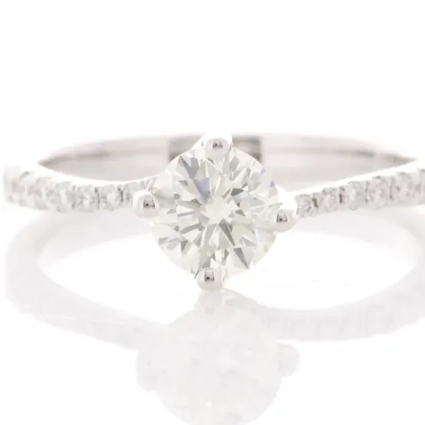18ct White Gold Diamond Ring With Stone Set Shoulders 0.87 Carats